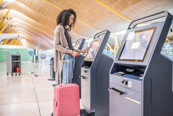 Ecran tactile de panel pc dans un aéroport