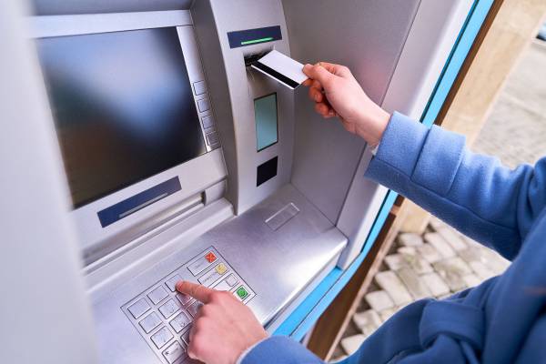 DAB - Distributeur automatique de billet avec une interface homme machine (pupitre opérateur)