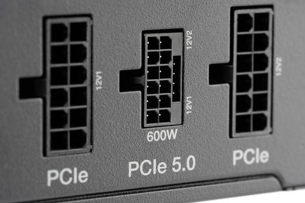 Connecteur d'alimentation PCIe - IP Systèmes