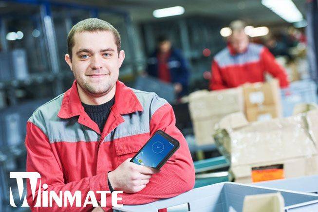 Tablette professionnelle M700 au format poche de chez Winmate