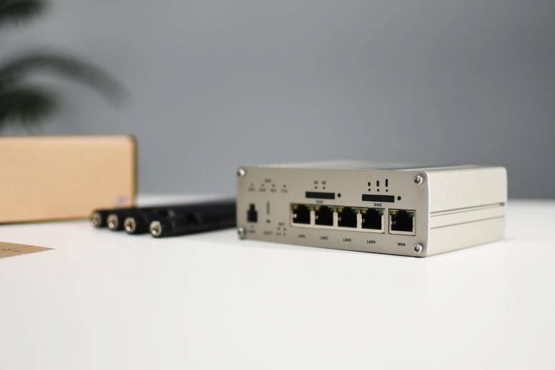 Routeur industriel RUTX14 4G LTE Cat. 12 avec 5 Ethernet, 2 SIM, Wifi, Bluetooth
